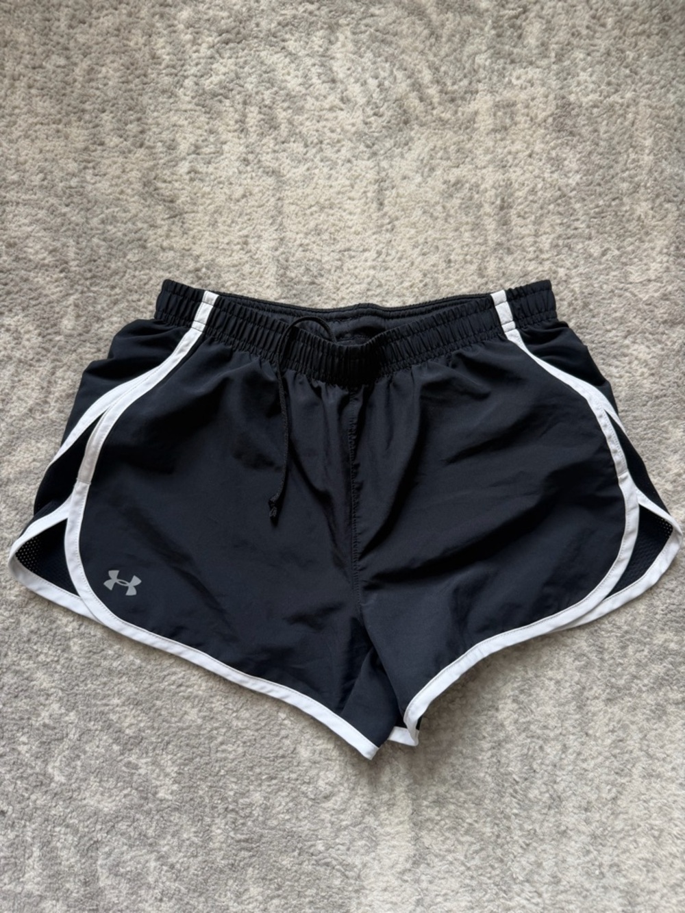 Under Armour Black Women's Athletic Shorts size small